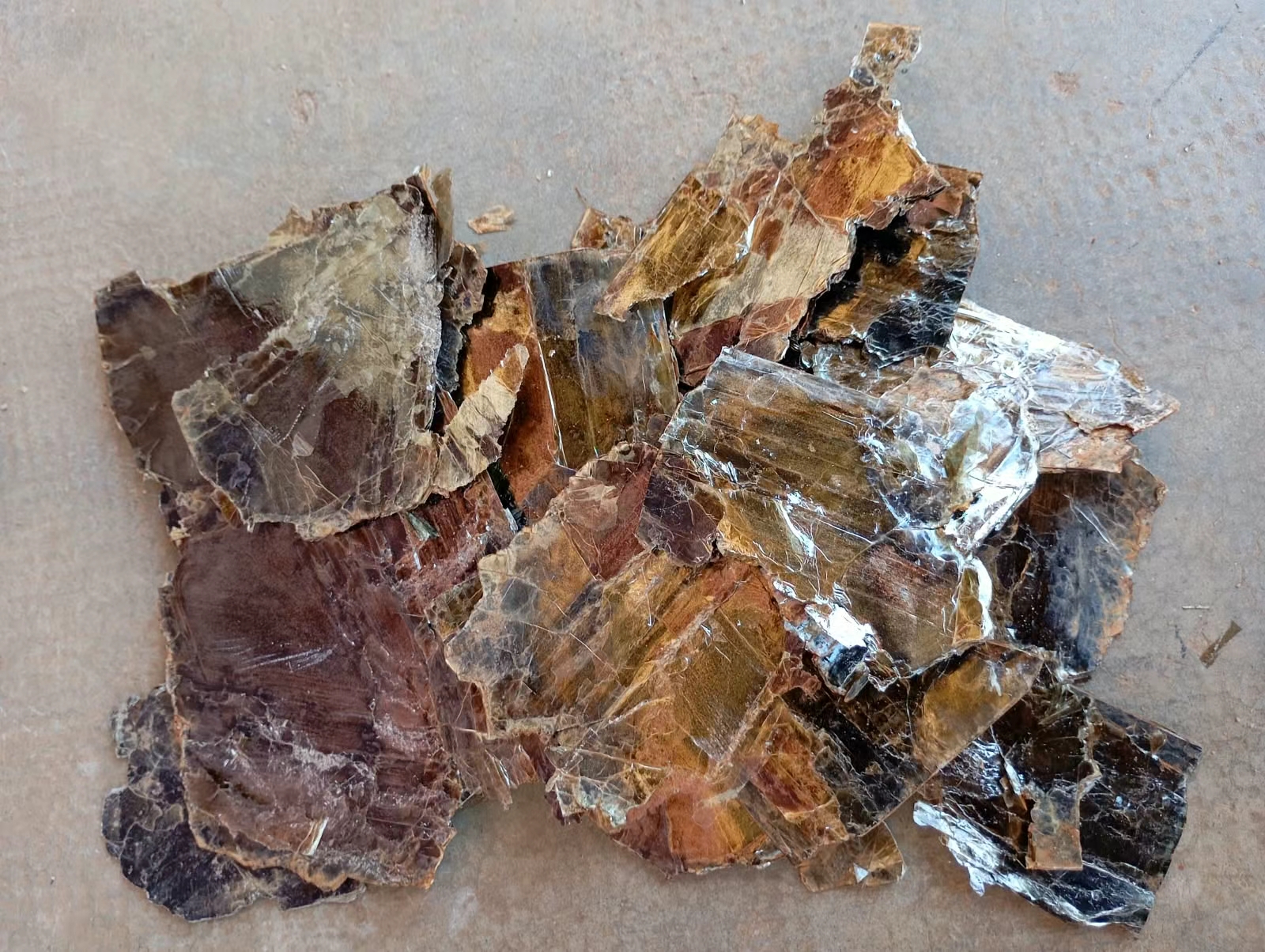 天然金云母原矿